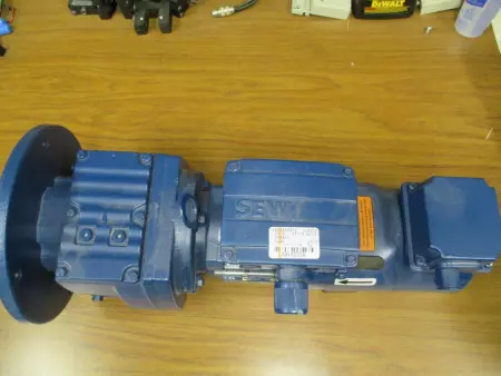  SEW RF57DRS71S4BE05HR/V EuroDrive 1/2 HP Motor with Gearbox 