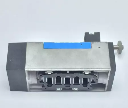   MFH-5/2-D-2-FR-C FESTO  SOLENOID VALVE 2300 L/MIN 3-10 BAR PN# 151709 