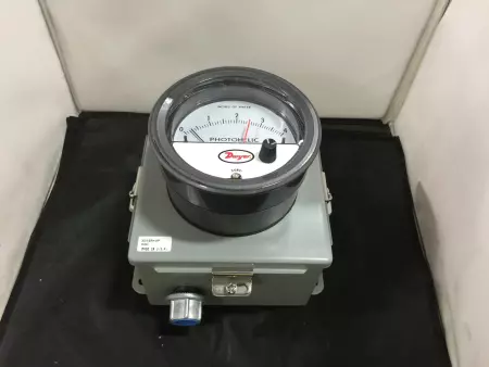 NEW Dwyer 3004 C Photohelic® Pressure Gauge 25Psi 