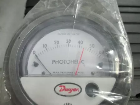  Dwyer Instruments 3060 Photohelic Pressure Switch 25 PSIG 0-60 TESTED 