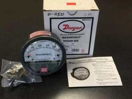 NEW Dwyer 160984-00 Magnehelic Pressure Gauge 