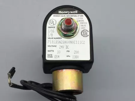 NEW HONEYWELL/SKINNER 71313SN2GN00N0C111C2 SOLENOID VALVE 24VDC & 10W 