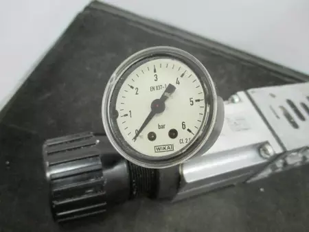  Festo LR-ZP-A-D-2 Pressure Regulator 35970w/ Wika Gauge TESTED 