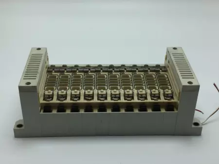  SMC VV5Q21-10 MANIFOLD VALVE PLUG-IN 10 STATION (EXCELLENT) 