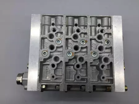 Festo IEPR-04-D-2 Manifold Valve Assembly 