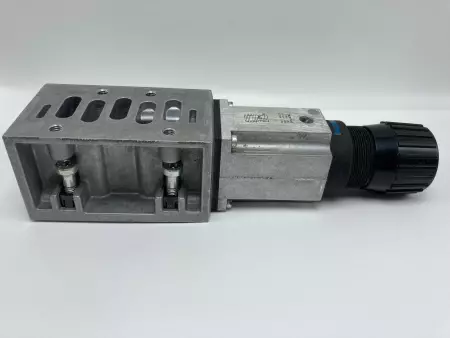  FESTO LR-ZP-P-D-3 INTERMEDIATE PRESSURE REGULATOR, 0 BAR...12 BAR PN 35968 