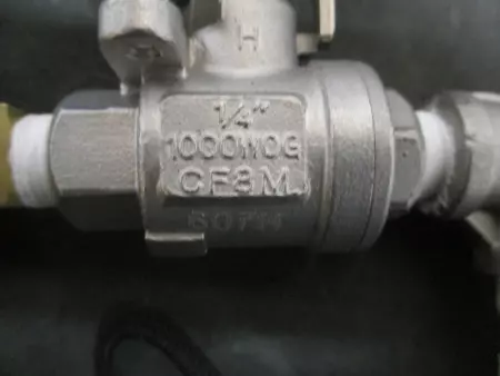  AVCO 1000 WOG CF8M Shut-Off Valve W/ 0-200Psi Noshok Gauge 