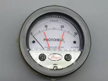 Dwyer 3000MR Photohelic® Pressure Gauge 0-30kPa 