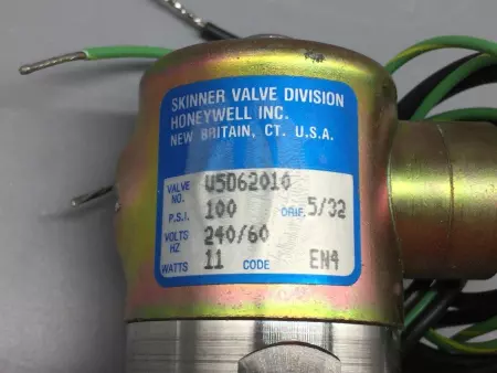 HONEYWELL/SKINNER V5D62010 SOLENOID VALVE 240V, 100PSI, 11W 