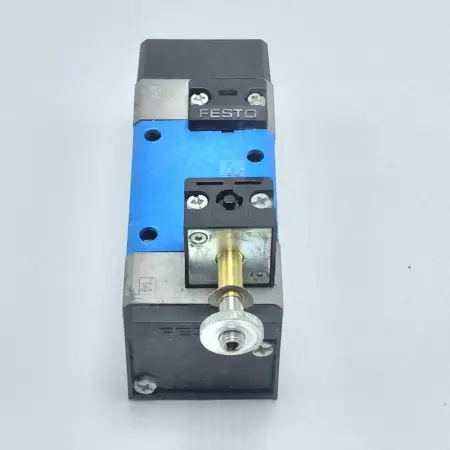   MFH-5/2-D-2-FR-C FESTO  SOLENOID VALVE 2300 L/MIN 3-10 BAR PN# 151709 