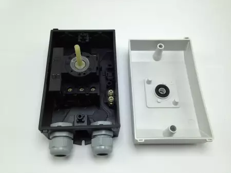  MOELLER P1-32-WITH-HI11-P1/P3/Z 32A DISCONNECT SWITCH WITH AUX CONTACT 