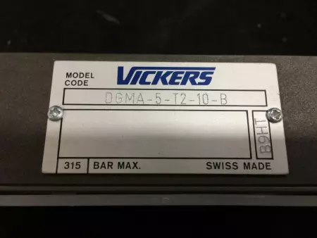 NEW VICKERS DGMA-5-T2-10-B TAPPING PLATE PORTS P & T CAST IRON 