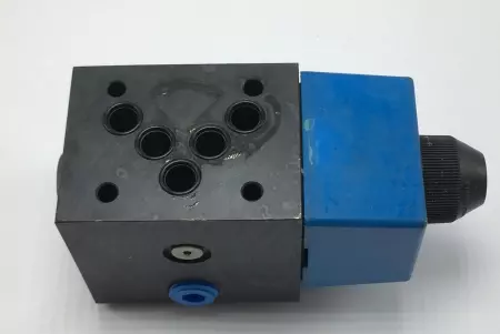 NEW Vickers 02-119477 Directional Valve 