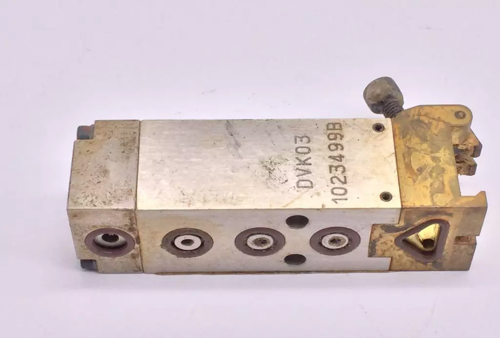  NORDSON 1023499B UM3 MODULE, 3-WAY, UNIVERSAL, SNUFF-BACK, STRAIGHT, AOAC 
