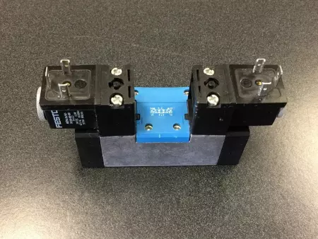  FESTO MFH-5/3E-D-1-S-C SOLENOID VALVE  W/COILS PN# 152565 WITH 34412 TESTED 