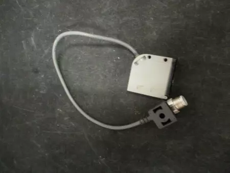   E3S-CL1-M1J Sensor w/ Connector TESTED 