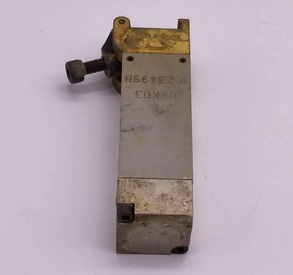  NORDSON 1023499B UM3 MODULE, 3-WAY, UNIVERSAL, SNUFF-BACK, STRAIGHT, AOAC 