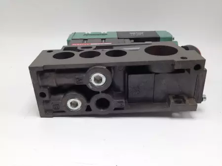 Numatics 153SA415M0000061 Solenoid Valve W/Regulator Base and Gauge 