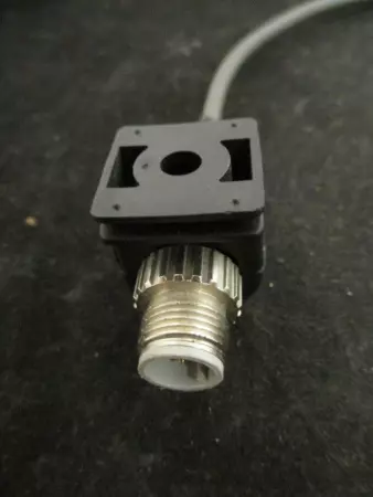  E3S-CL1-M1J Sensor w/ Connector TESTED 