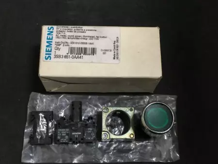 Siemens 3SB3 651-0AA41 Green Pushbutton, Complete Assembly 